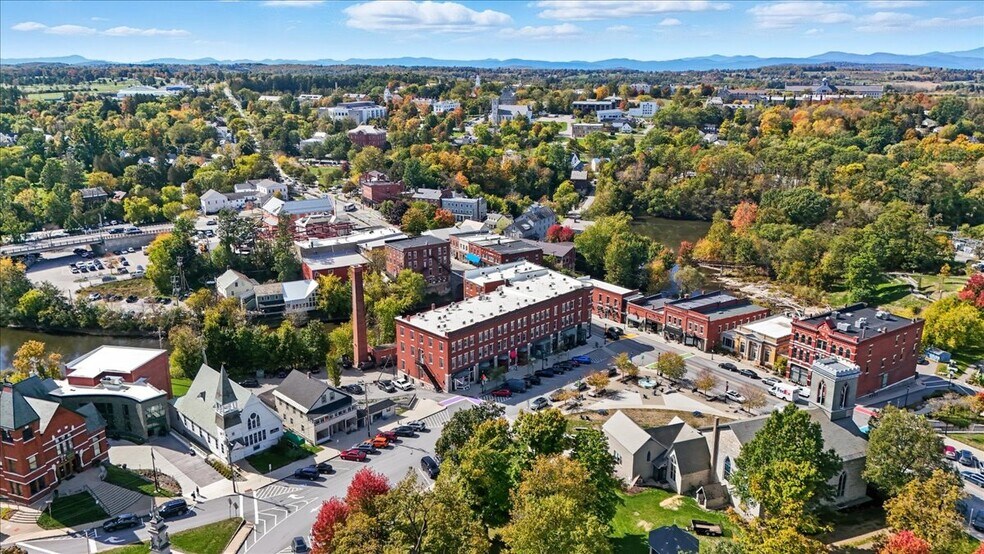 More Photos Of 10 Merchants Row, Middlebury Apartments For Sale