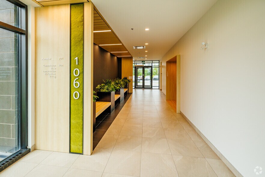 More Photos Of 1060 Rue Parent, St-Bruno-de-Montarville Office For Lease