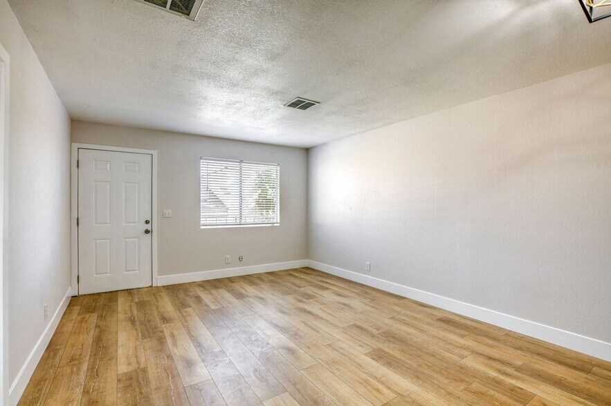 More Photos Of 317 S 9th St, Las Vegas Apartments For Sale