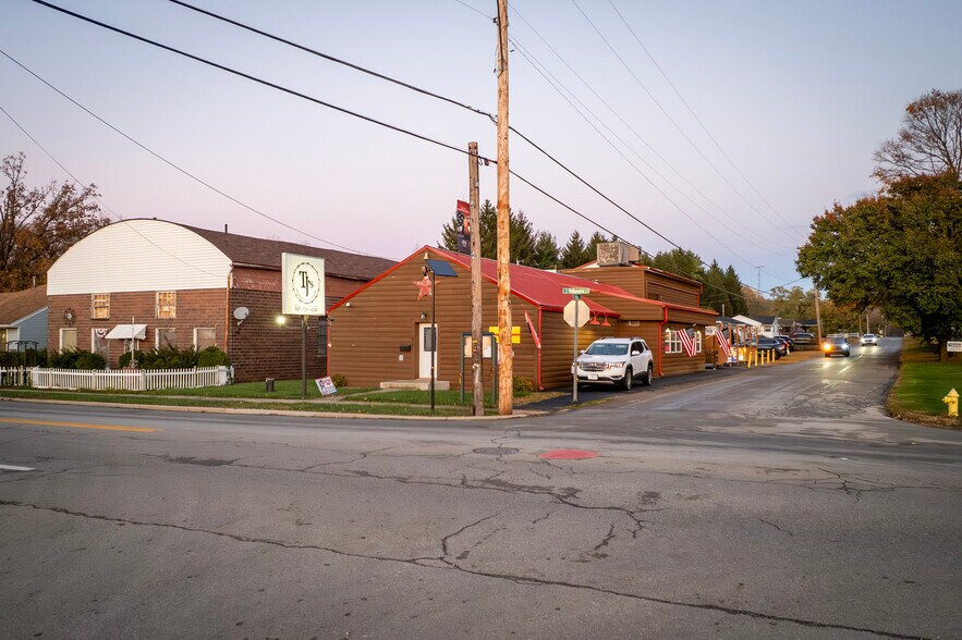 More Photos Of 617 S Washington St, New Paris Bar For Sale