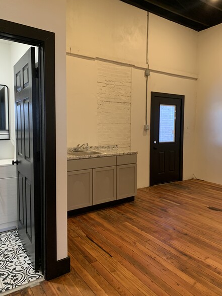 More Photos Of 106 N Main St, Grand Saline Storefront For Sale