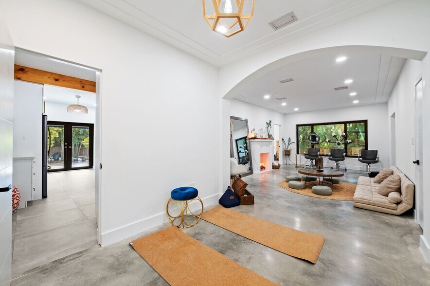 More Photos Of 5981 NE 6th Ave, Miami Office For Sale