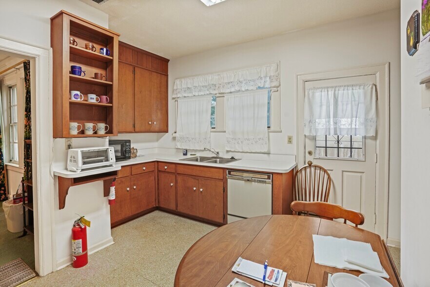 More Photos Of 728 E 55th St, Savannah Religious Facility For Sale