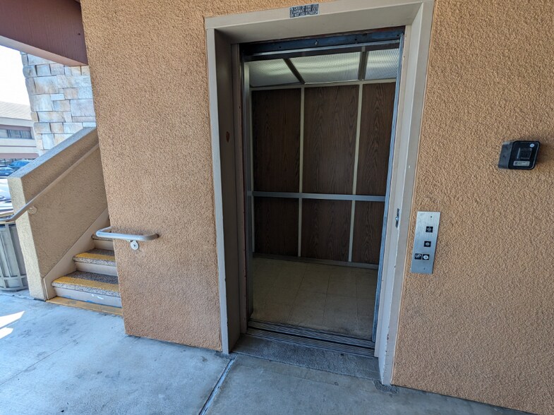 More Photos Of 559 N Mountain Ave, Upland Unknown For Lease