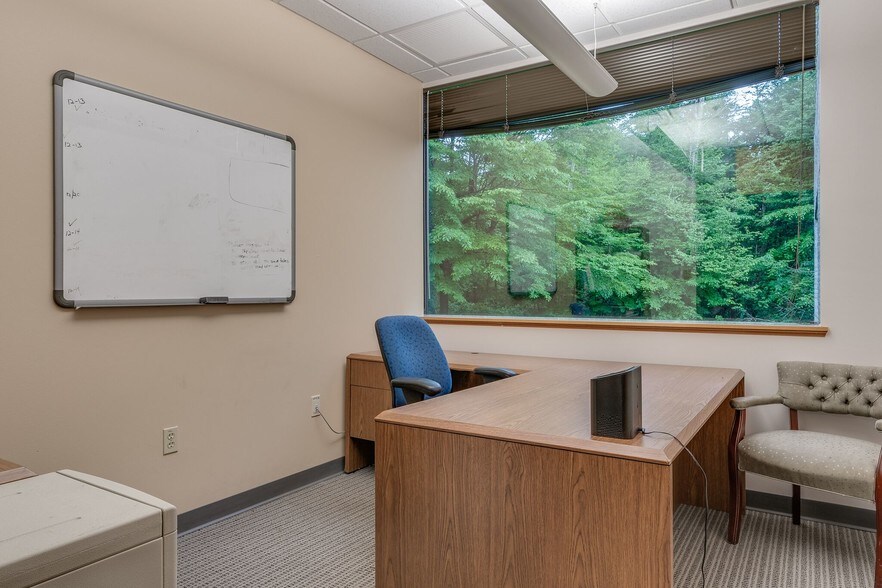 More Photos Of 3825 Columbus Rd, Granville Business Park For Lease