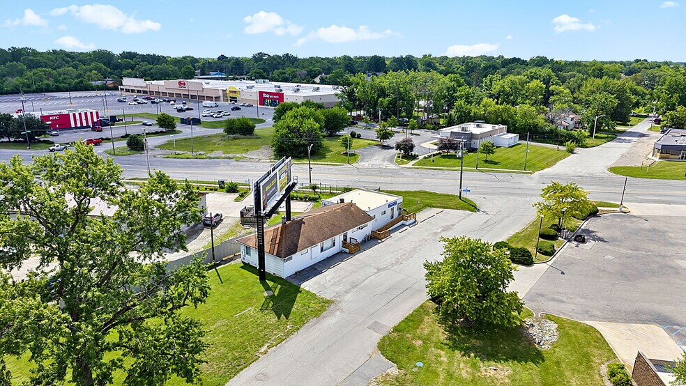 More Photos Of 7102 E Pendleton Pike, Indianapolis Office For Sale