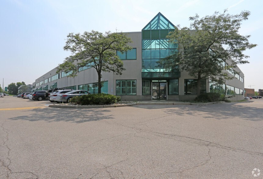 More Photos Of 1 Applewood Cres, Vaughan Showroom For Lease