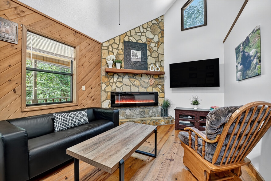 More Photos Of 77 Alpine Way, Blairsville Hotel For Sale