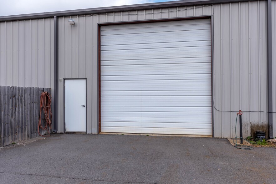 More Photos Of 159 Mitch Ave, Tuscumbia Self Storage For Lease