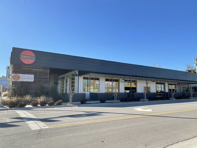 Primary Photo Of 401 NW 10th St, Oklahoma City Restaurant For Lease