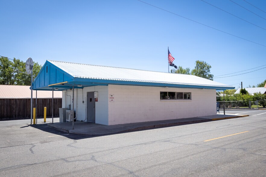 More Photos Of 96 N Main St, Dufur Post Office For Sale