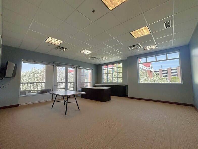 More Photos Of 126 W Sego Lily Dr, Sandy Office For Lease