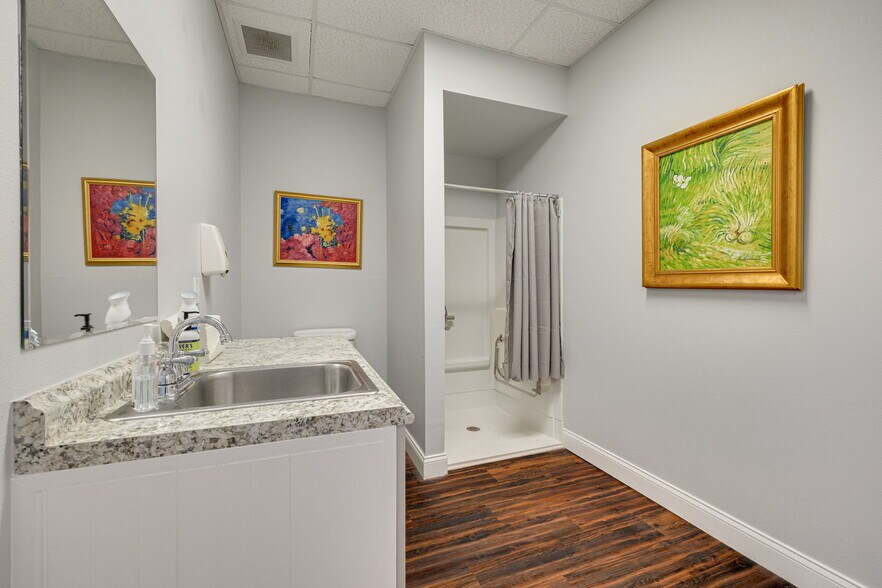 More Photos Of 1033 West Bay Dr, Largo Office For Lease