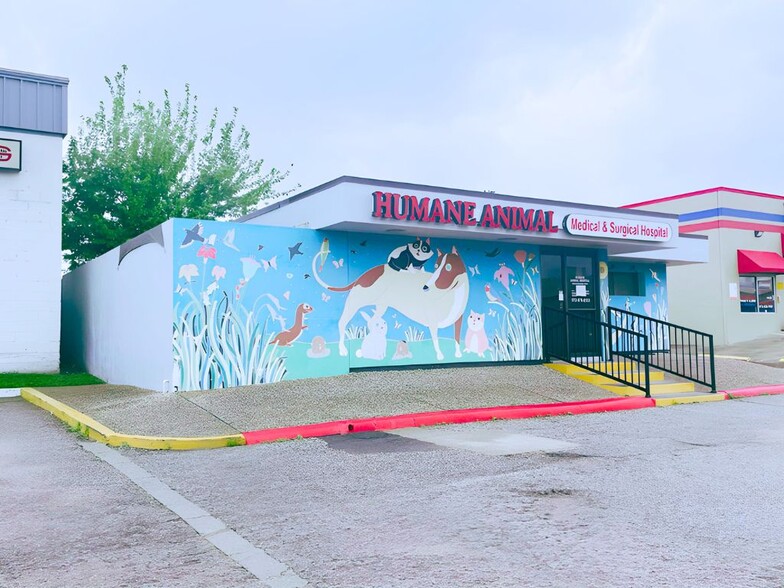 Primary Photo Of 1512 N Central Expy, Plano Veterinarian Kennel For Sale