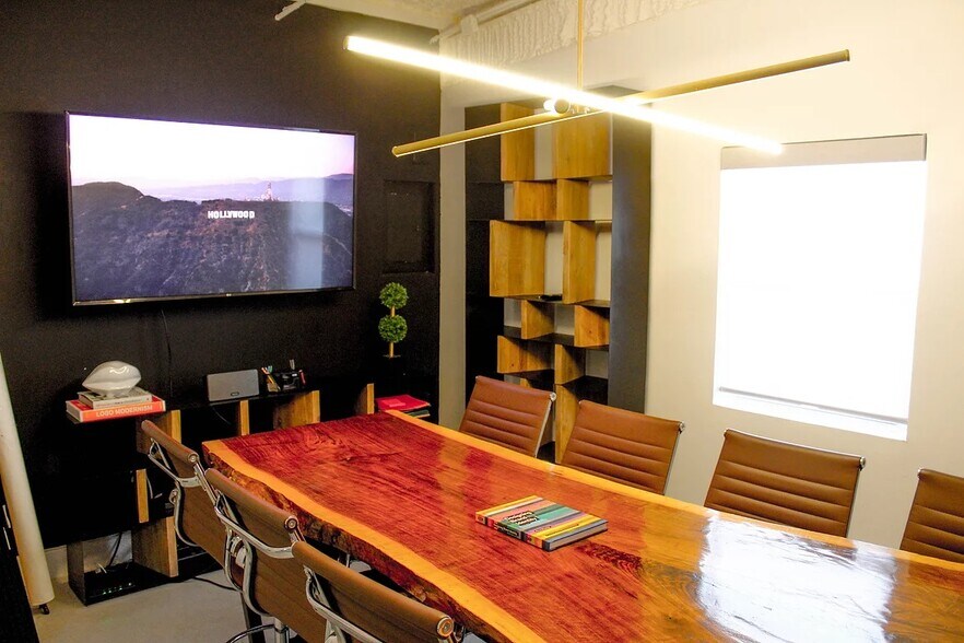 More Photos Of 729 Airport Blvd, Austin Research And Development For Sale