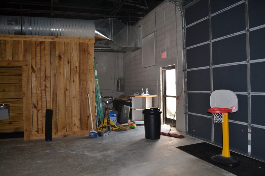 More Photos Of 512 Barrett Blvd, Henderson General Retail For Sale