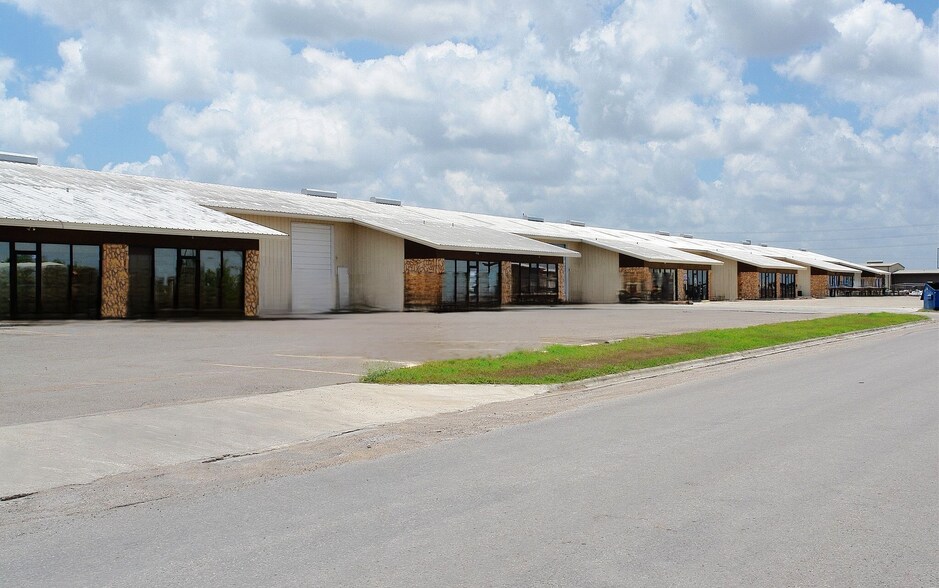 More Photos Of 728-739 Diamond Cut Dr, Corpus Christi Warehouse For Lease