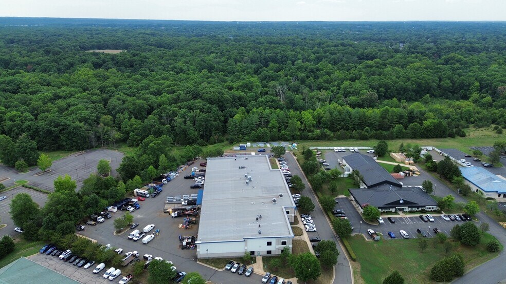 More Photos Of 7045-7073 Gateway Ct, Manassas Flex For Lease