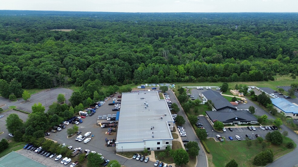 More Photos Of 7045-7073 Gateway Ct, Manassas Flex For Lease