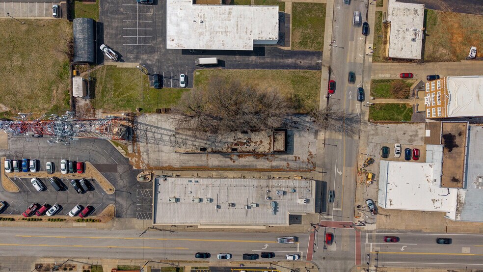 More Photos Of 532 E Walnut St, Springfield Freestanding For Sale