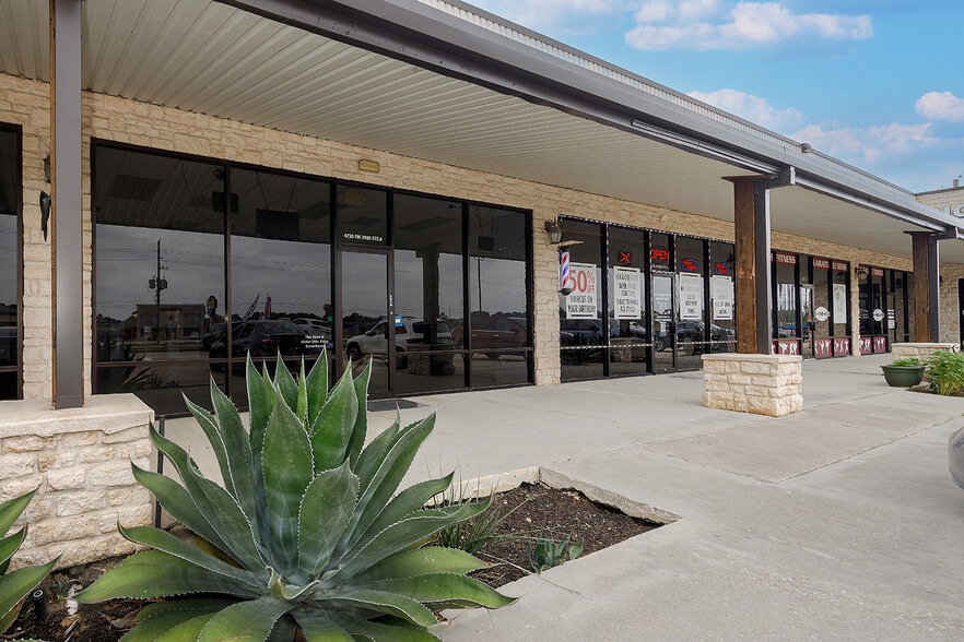 More Photos Of 4700-4750 Fm-2920, Spring Unknown For Lease