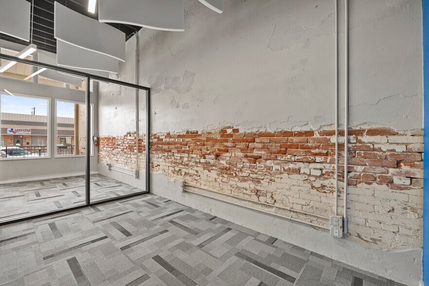 More Photos Of 105 N 4th St, Wills Point Freestanding For Sale