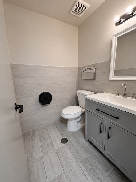 More Photos Of 4000 San Dimas St, Bakersfield General Retail For Sale
