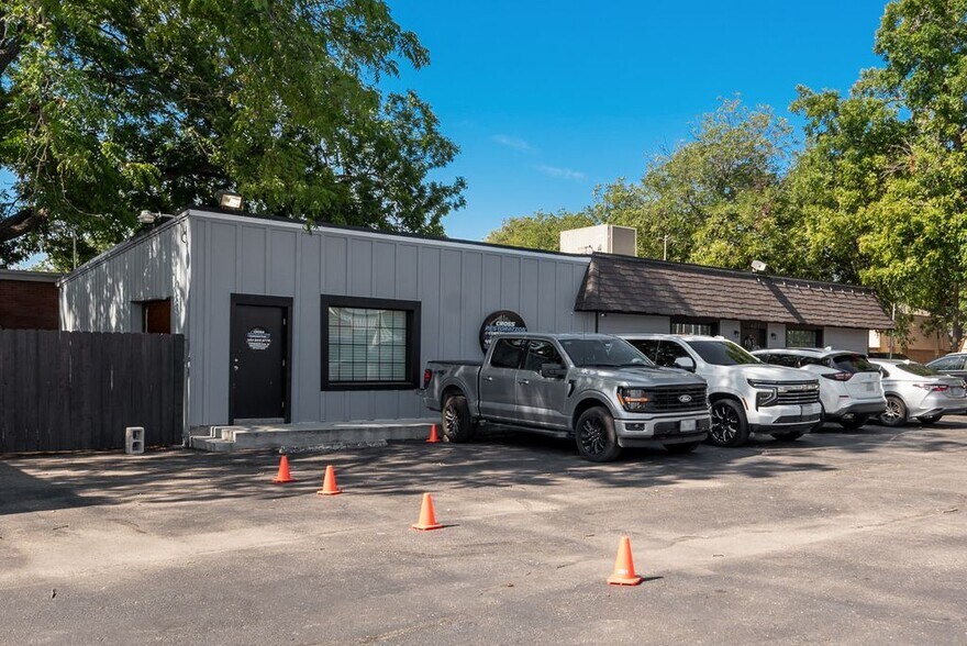More Photos Of 407 W Main St, Waxahachie Freestanding For Sale