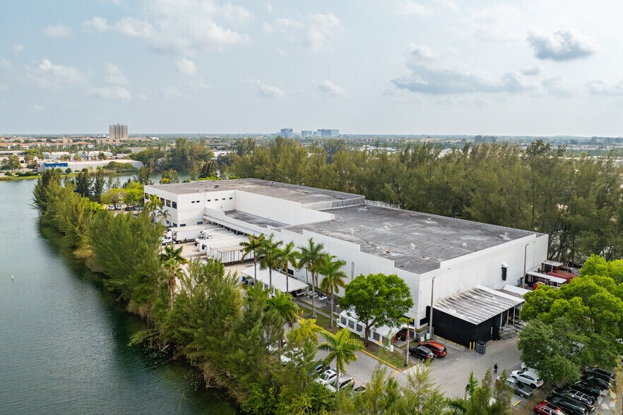 More Photos Of 1500 NW 95th Ave, Miami Warehouse For Lease