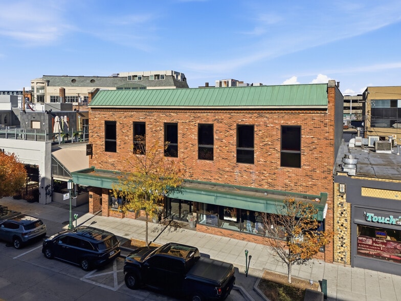 More Photos Of 261-275 E Maple Rd, Birmingham Storefront Retail Office For Lease