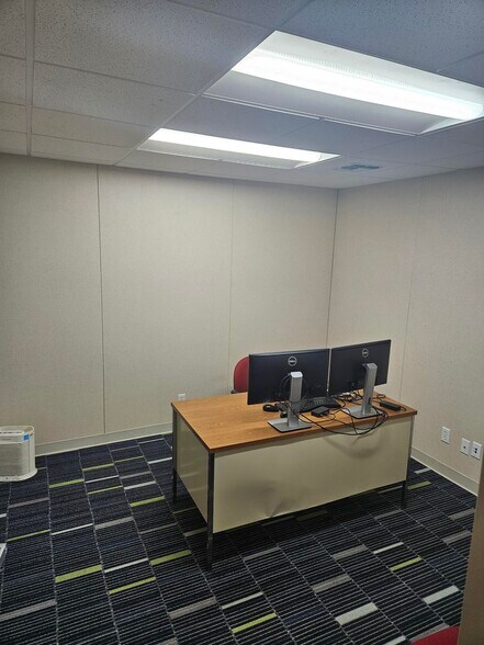 More Photos Of 9900 Harrison, Romulus Truck Terminal For Lease