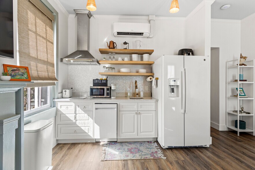 More Photos Of 782 Water St, Biloxi Office For Sale