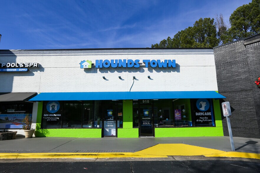 More Photos Of 8610 Roswell Rd, Atlanta Unknown For Lease