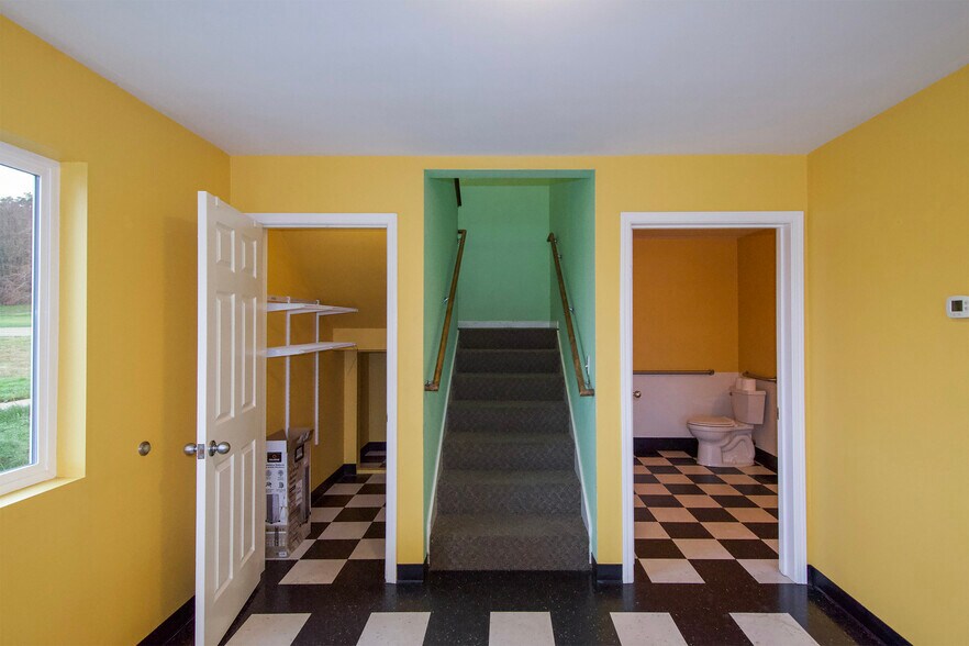 More Photos Of 191 Airport Rd, Port Townsend Airplane Hangar For Sale