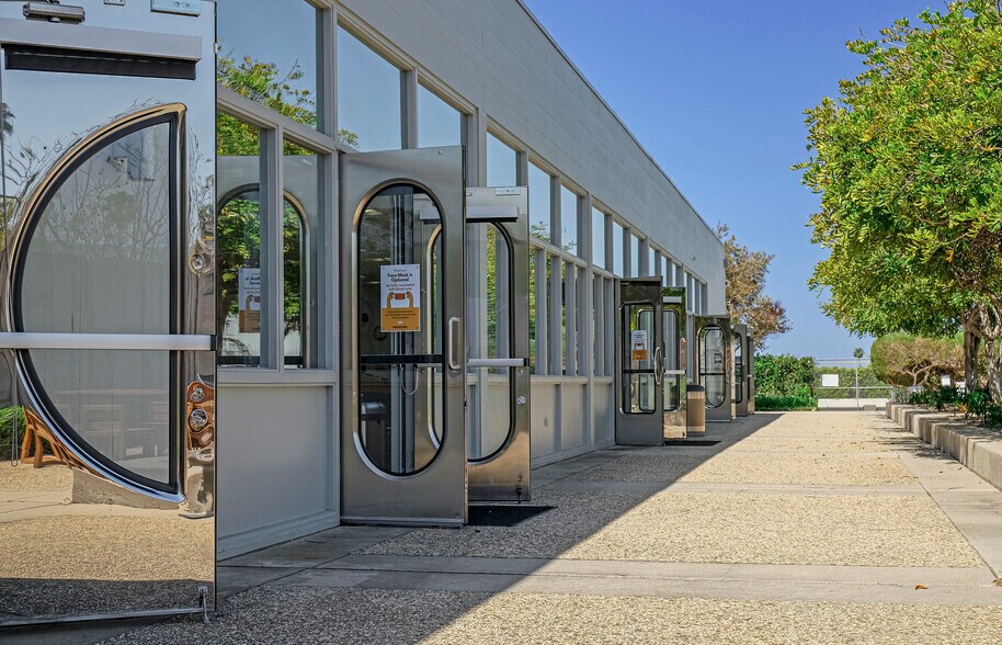 More Photos Of 6395 Cindy Ln, Carpinteria Manufacturing For Lease