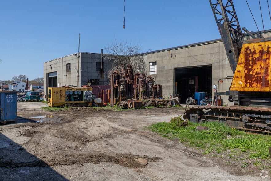 More Photos Of 2300 E 69th St, Brooklyn Warehouse For Lease