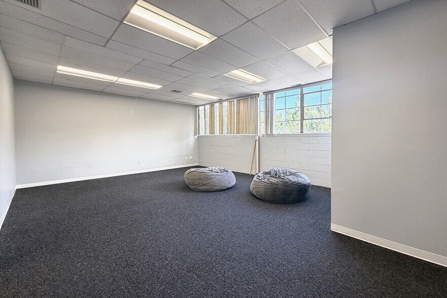 More Photos Of 314 Wilson Ave, Norwalk Warehouse For Lease