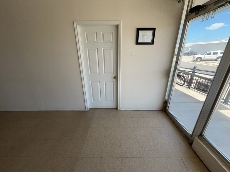 More Photos Of 209 W Avenue D, Copperas Cove Freestanding For Lease