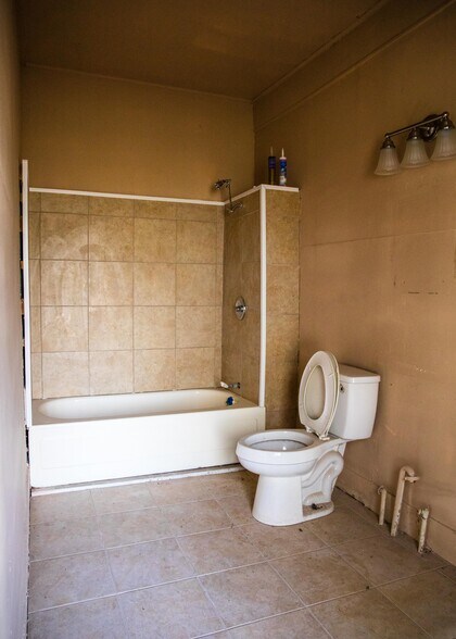 More Photos Of 804 Harrison St, Pawnee General Retail For Sale