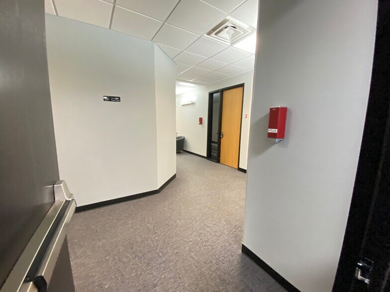 More Photos Of 517 N Westhill Blvd, Appleton Freestanding For Lease