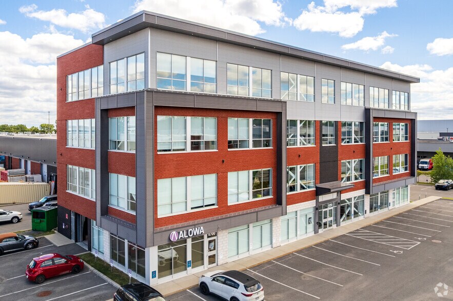 More Photos Of 4700-4762 Louis-B.-Mayer Rue, Laval Showroom For Sale