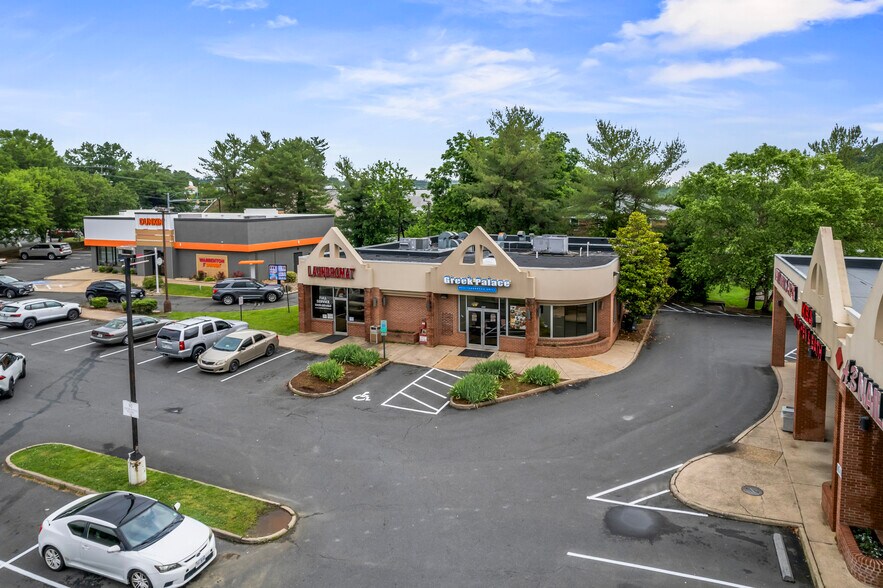 More Photos Of 322-323 W Lee Hwy, Warrenton Freestanding For Lease