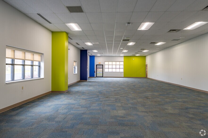 More Photos Of 26 Steele Ave, Arcade Office For Lease