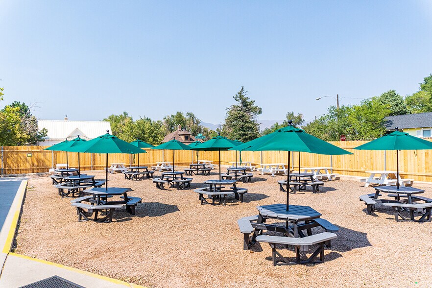 More Photos Of 2727 N Cascade Ave, Colorado Springs General Retail For Lease