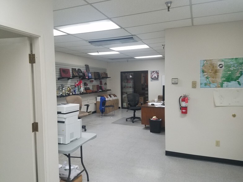 More Photos Of 8805-8815 S 190th St, Kent Unknown For Lease