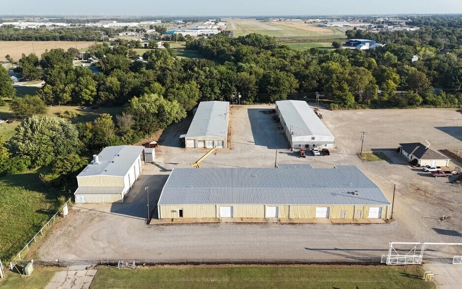 More Photos Of 1415 W Summit Ave, Ponca City Industrial For Sale