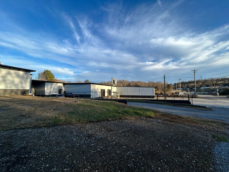 More Photos Of 4744 Singleton Station Rd, Louisville Distribution For Lease