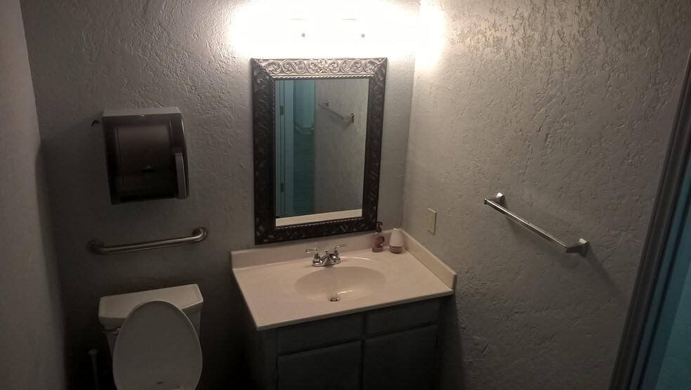 More Photos Of 6101 Melrose Ln, Oklahoma City Coworking Space