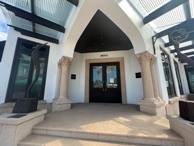 More Photos Of 900 5th Ave S, Naples Storefront Retail Office For Lease