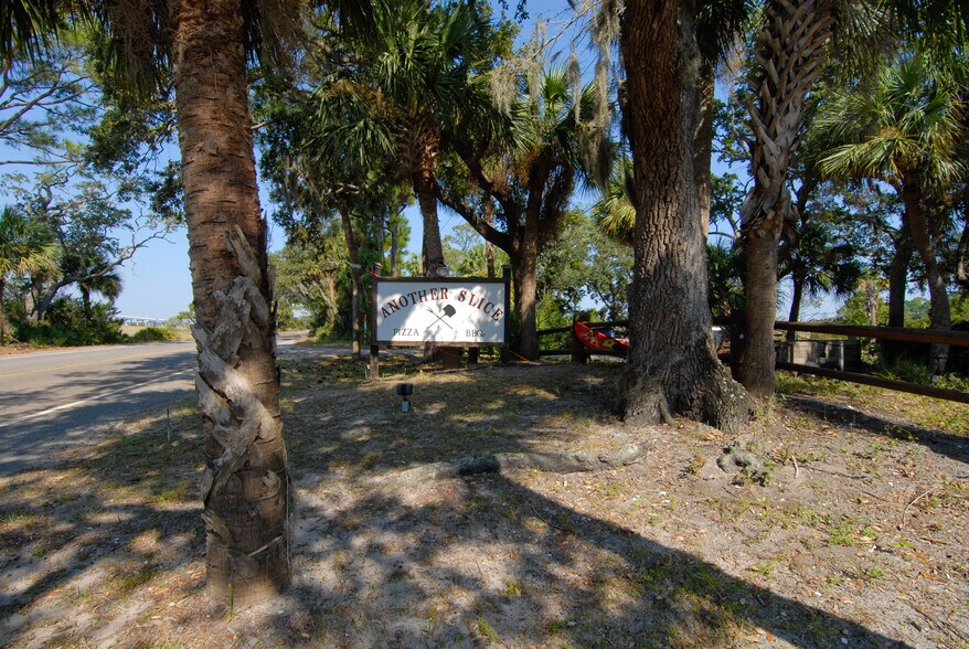 More Photos Of 2111 Sea Island Pky, Saint Helena Island General Retail For Sale